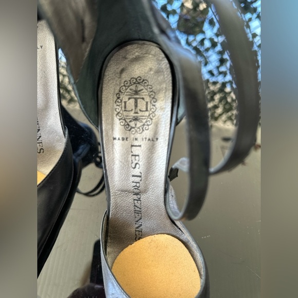 Classic Black Stiletto Heels with Pointed Toe - Picture 5 of 5